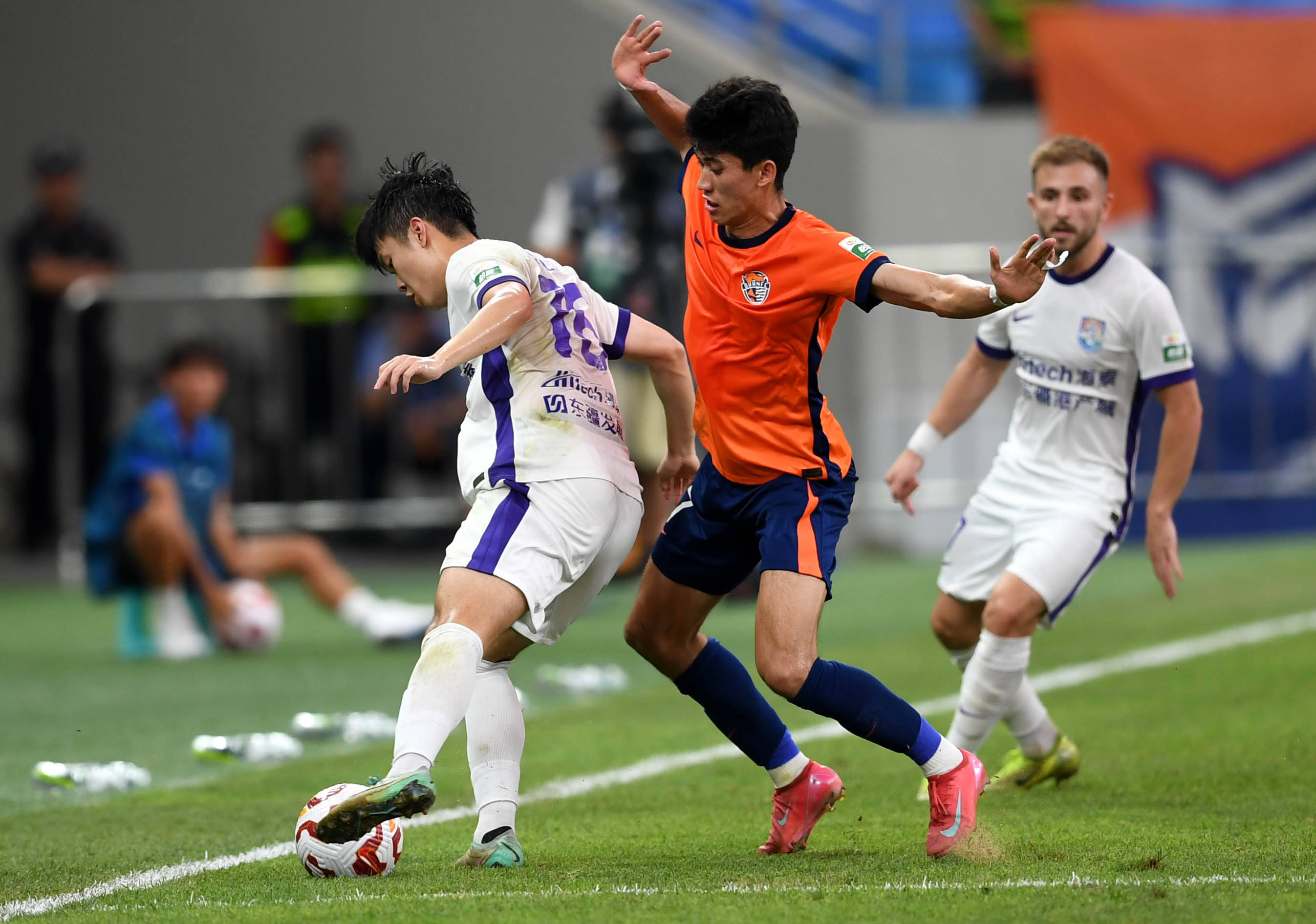 中国再度向 中国再度向