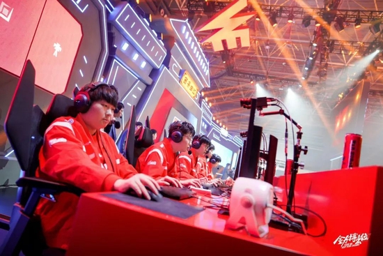 于鑫淼与黄 于鑫淼与黄